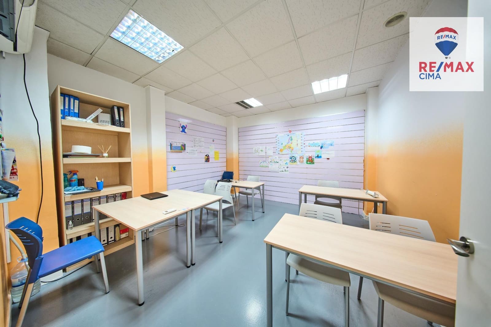 Entreprise à louer à Grenade ville - 1 800 € (Ref: 9674470)