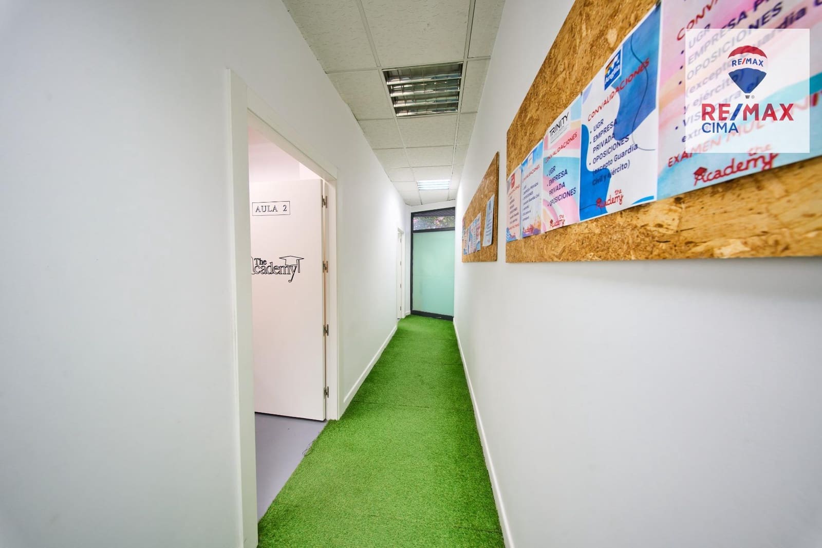 Entreprise à louer à Grenade ville - 1 800 € (Ref: 9674470)