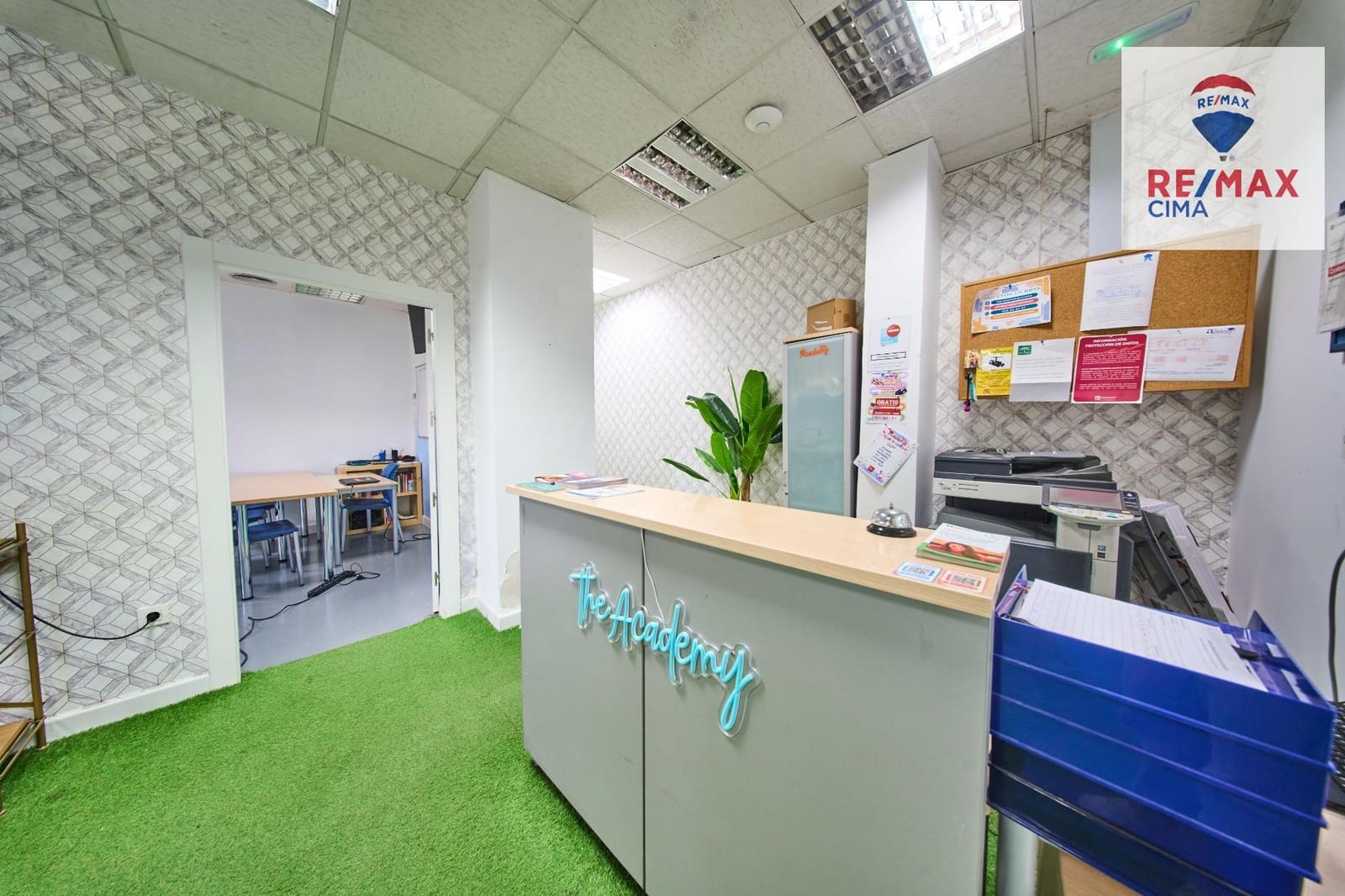 Entreprise à louer à Grenade ville - 1 800 € (Ref: 9674470)