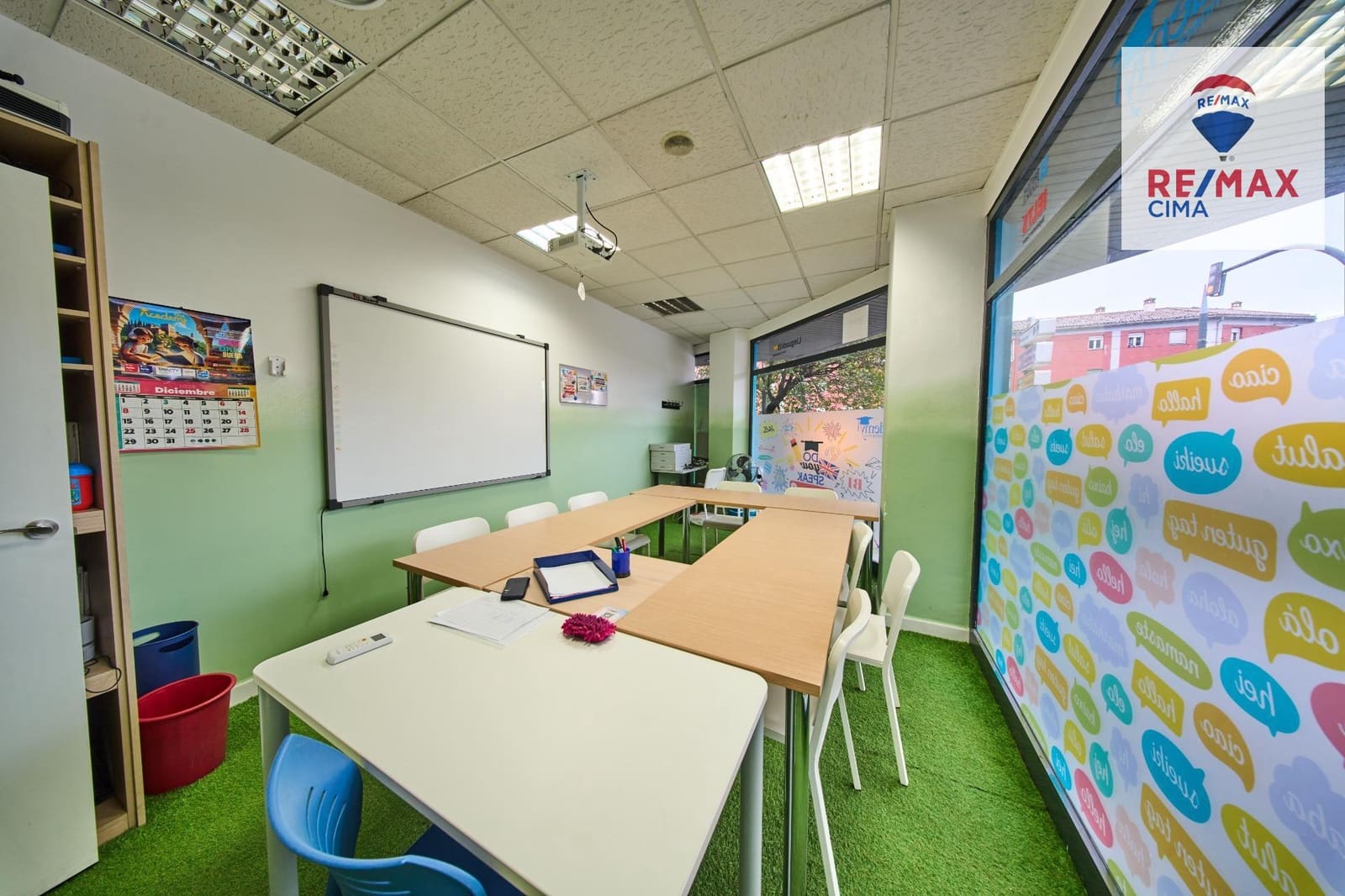 Entreprise à louer à Grenade ville - 1 800 € (Ref: 9674470)