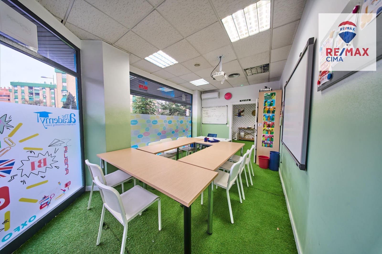 Entreprise à louer à Grenade ville - 1 800 € (Ref: 9674470)