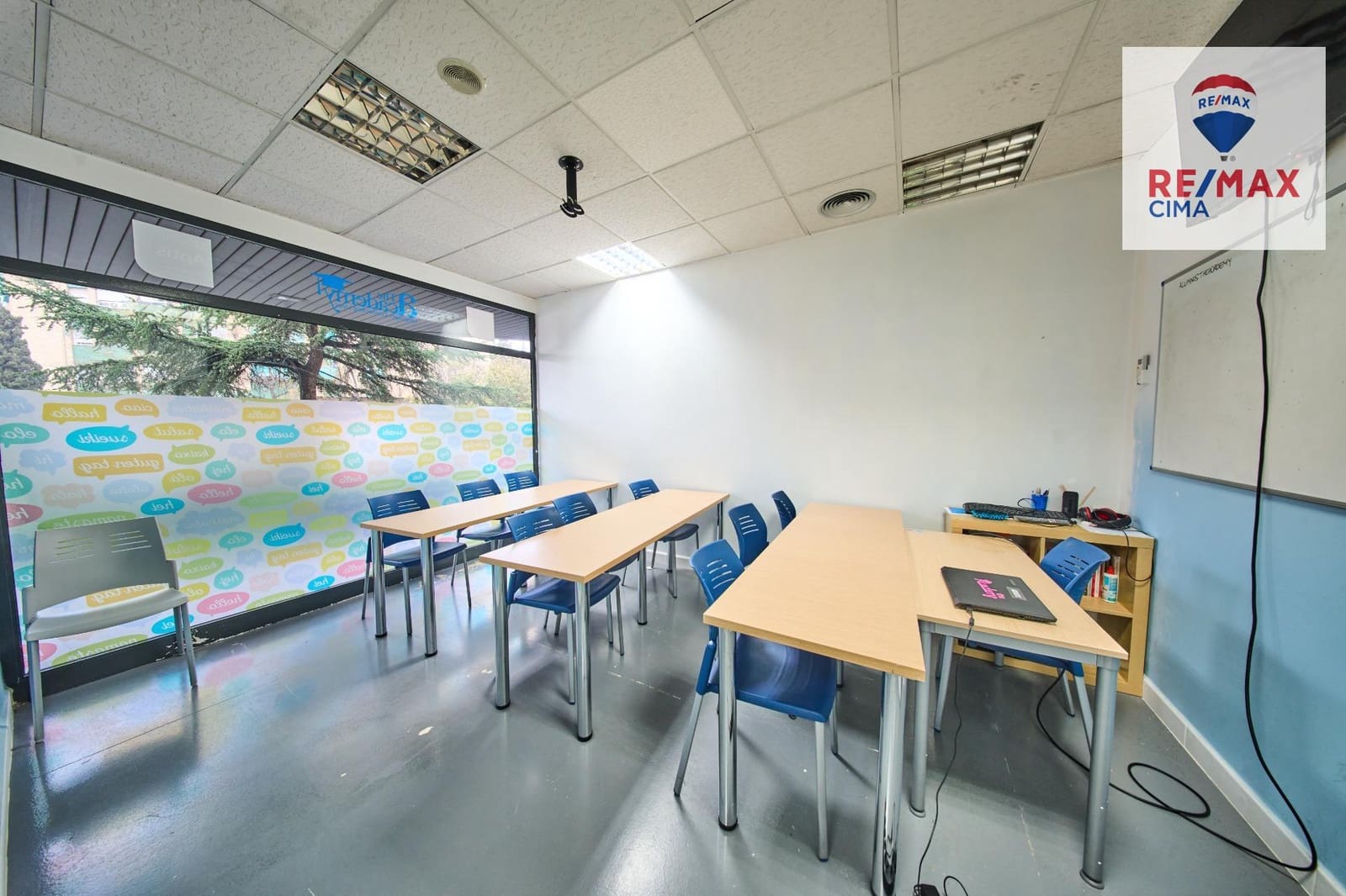 Entreprise à louer à Grenade ville - 1 800 € (Ref: 9674470)