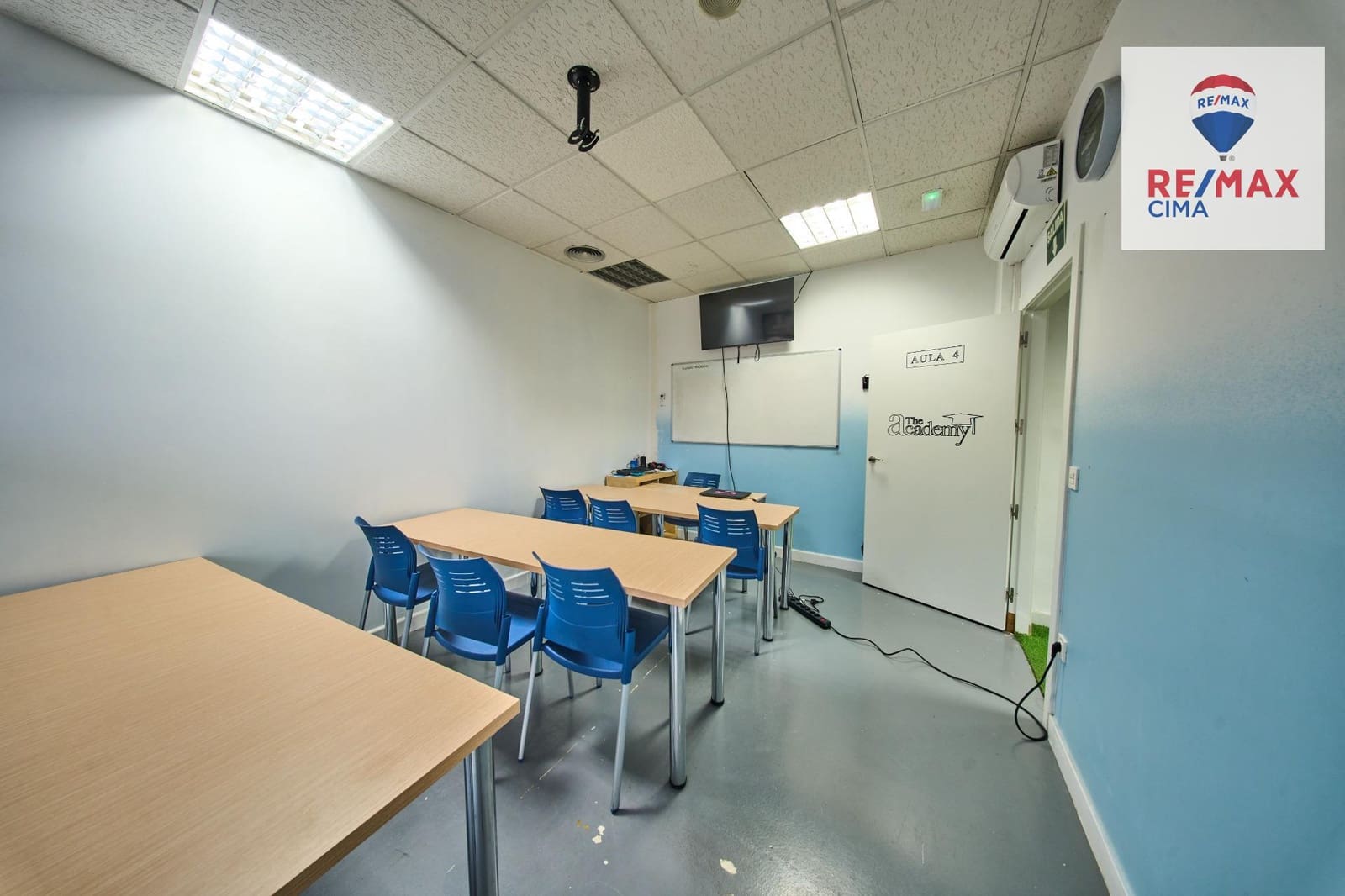 Entreprise à louer à Grenade ville - 1 800 € (Ref: 9674470)