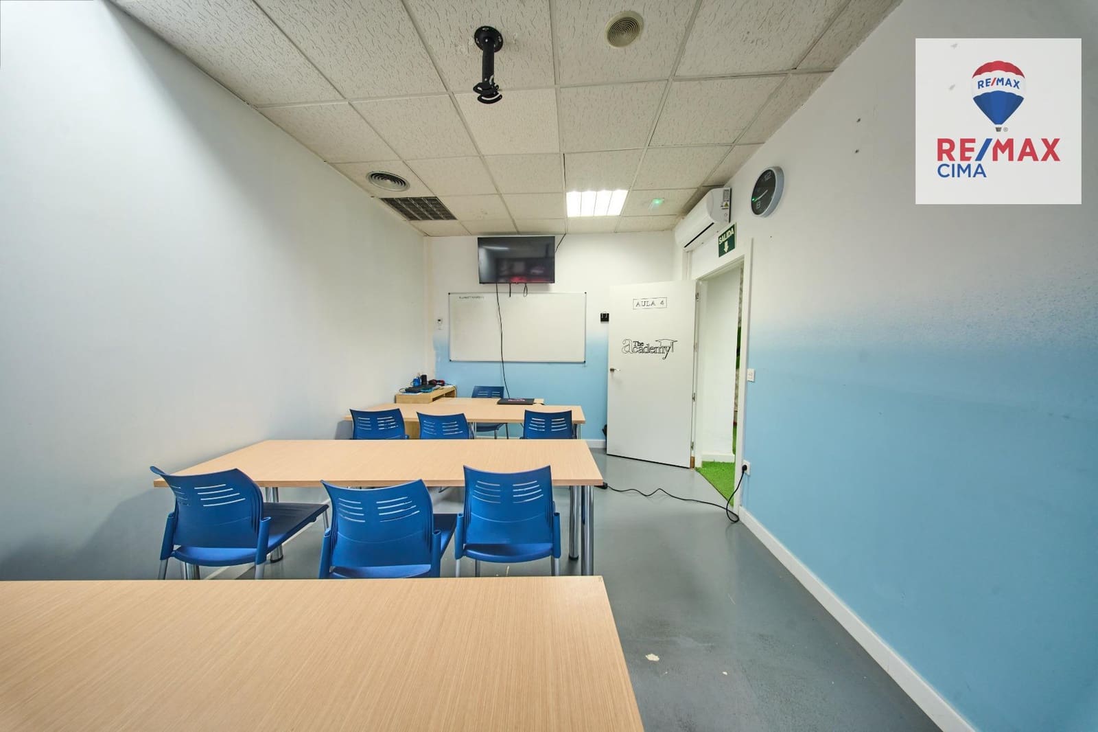 Entreprise à louer à Grenade ville - 1 800 € (Ref: 9674470)