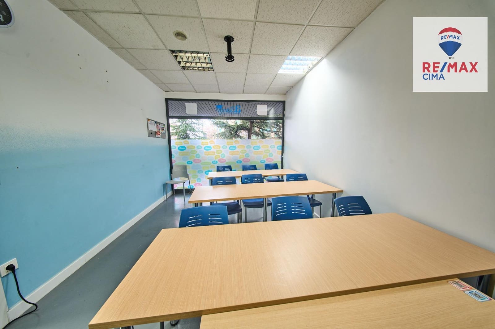 Entreprise à louer à Grenade ville - 1 800 € (Ref: 9674470)