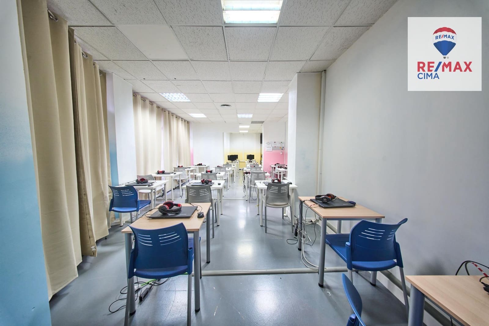 Entreprise à louer à Grenade ville - 1 800 € (Ref: 9674470)