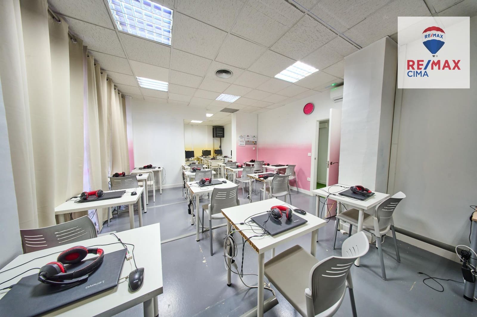 Entreprise à louer à Grenade ville - 1 800 € (Ref: 9674470)