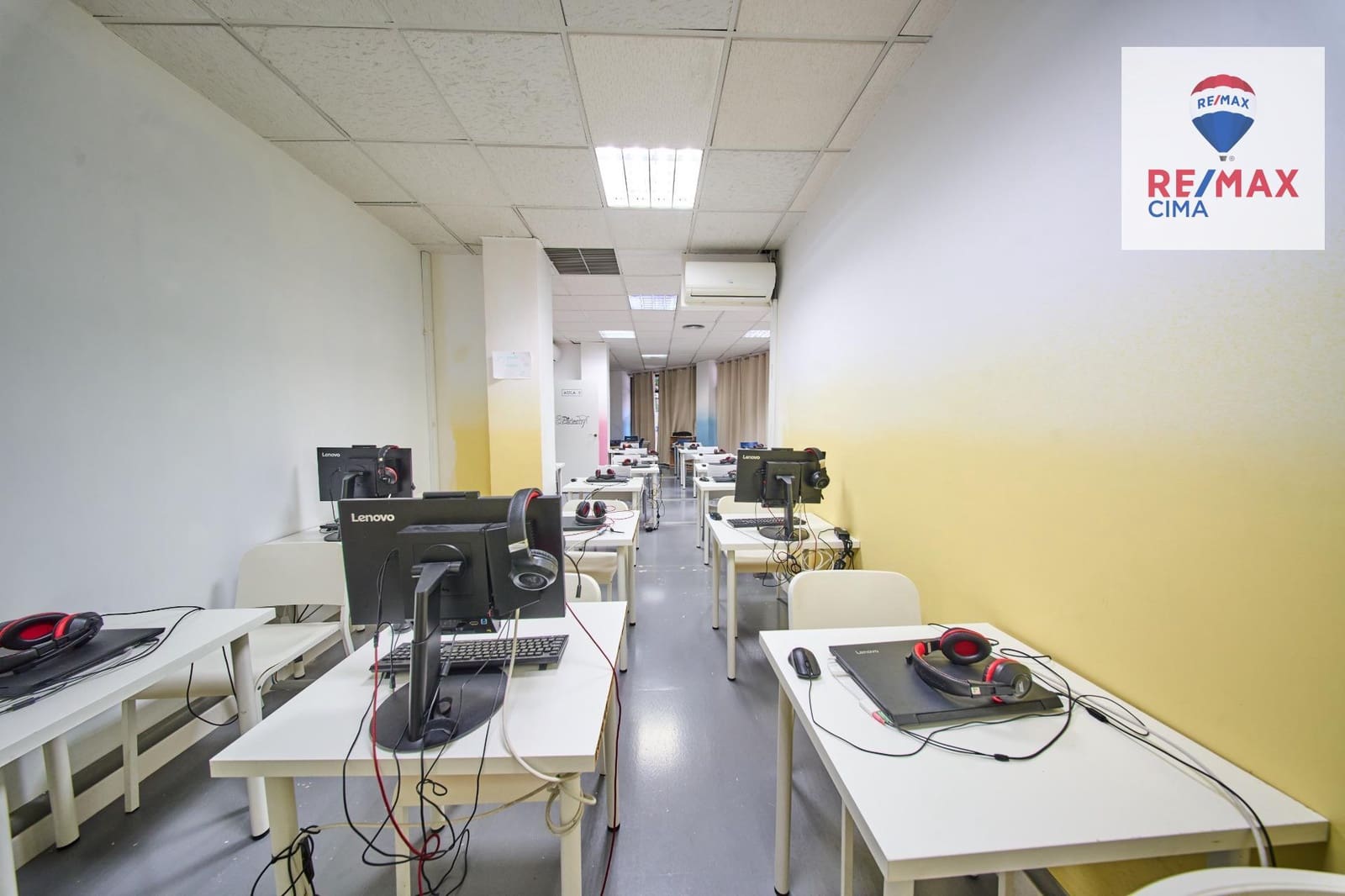 Entreprise à louer à Grenade ville - 1 800 € (Ref: 9674470)