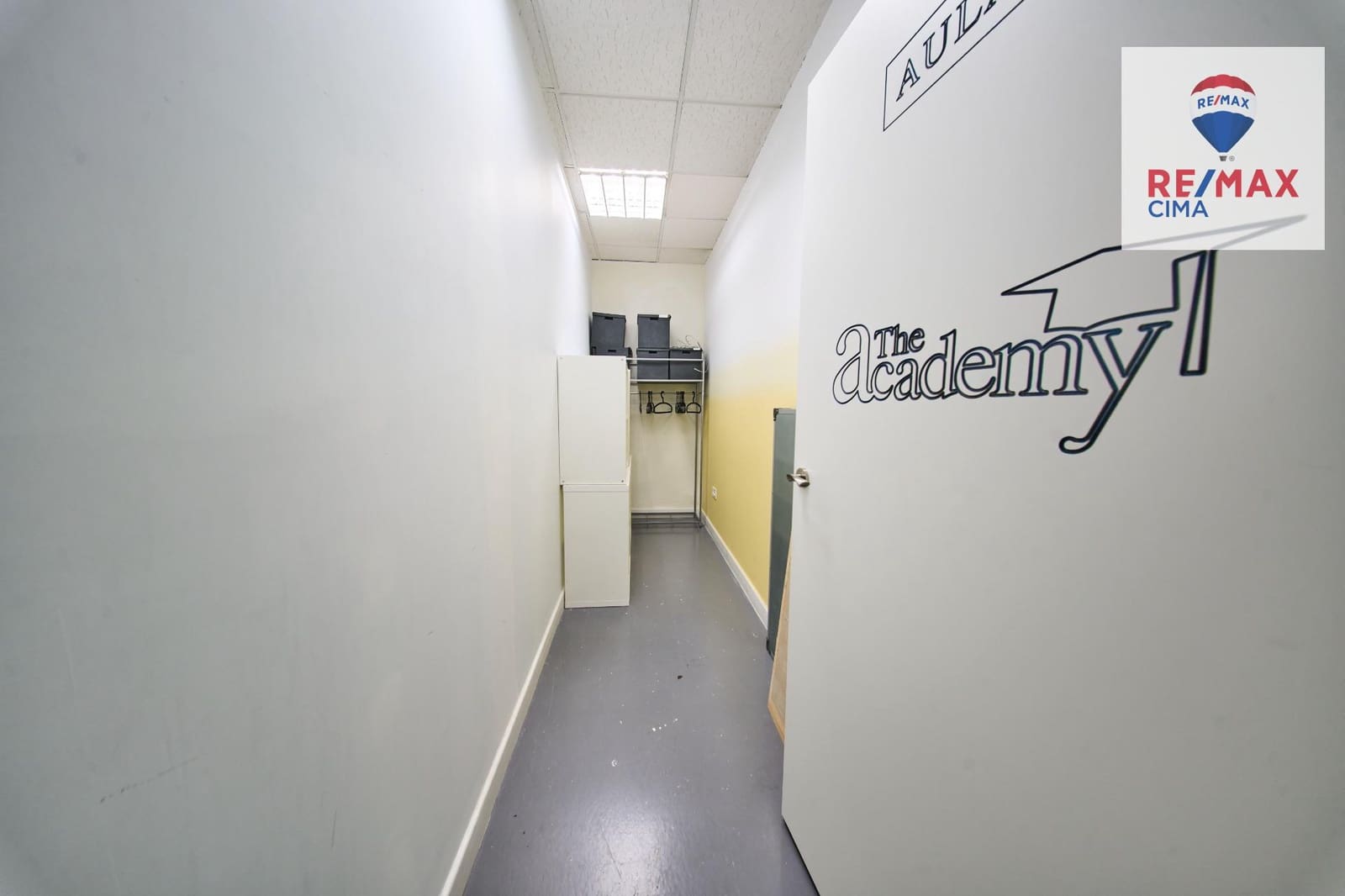 Entreprise à louer à Grenade ville - 1 800 € (Ref: 9674470)