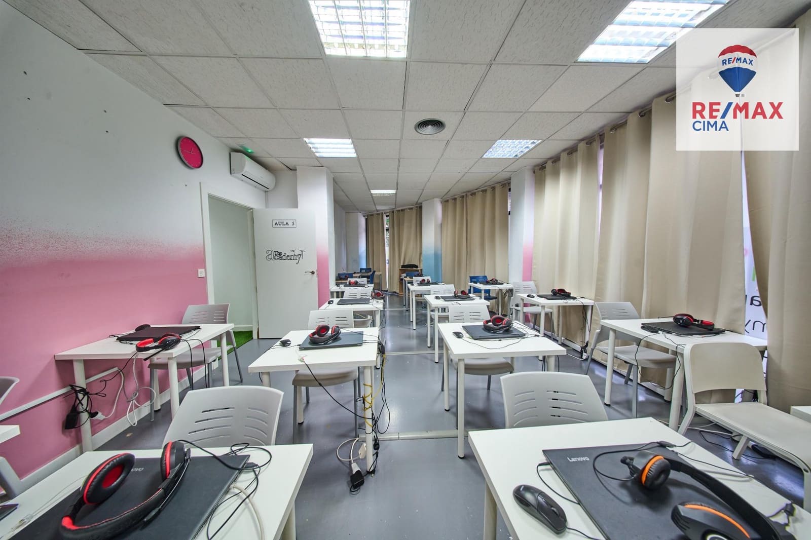 Entreprise à louer à Grenade ville - 1 800 € (Ref: 9674470)