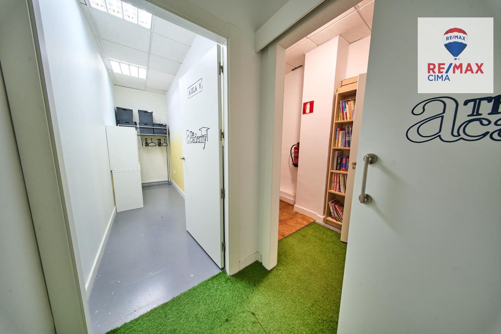 Entreprise à louer à Grenade ville - 1 800 € (Ref: 9674470)