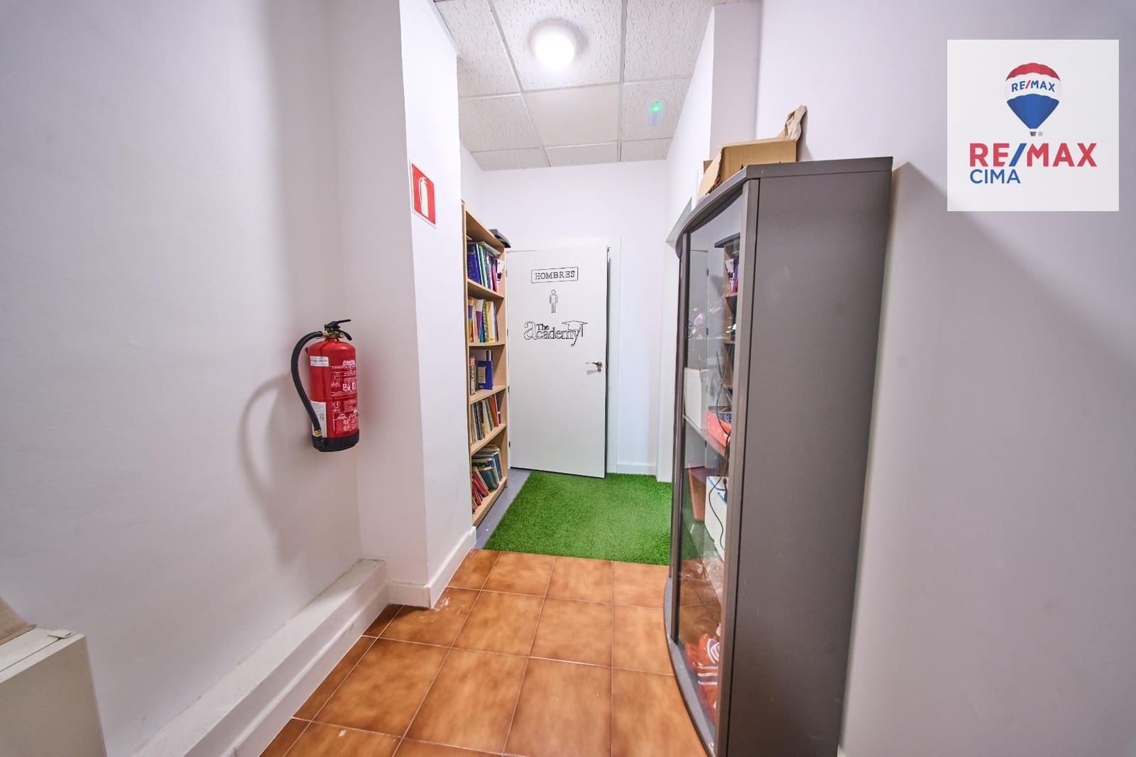 Entreprise à louer à Grenade ville - 1 800 € (Ref: 9674470)