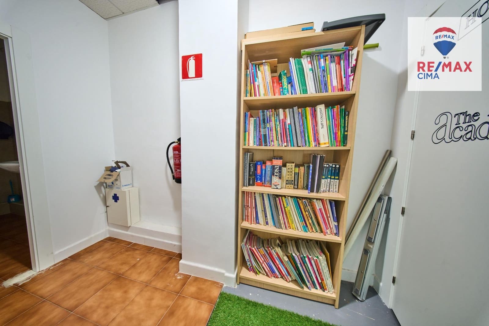 Entreprise à louer à Grenade ville - 1 800 € (Ref: 9674470)