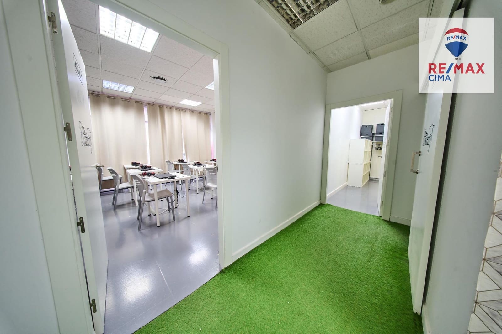 Entreprise à louer à Grenade ville - 1 800 € (Ref: 9674470)