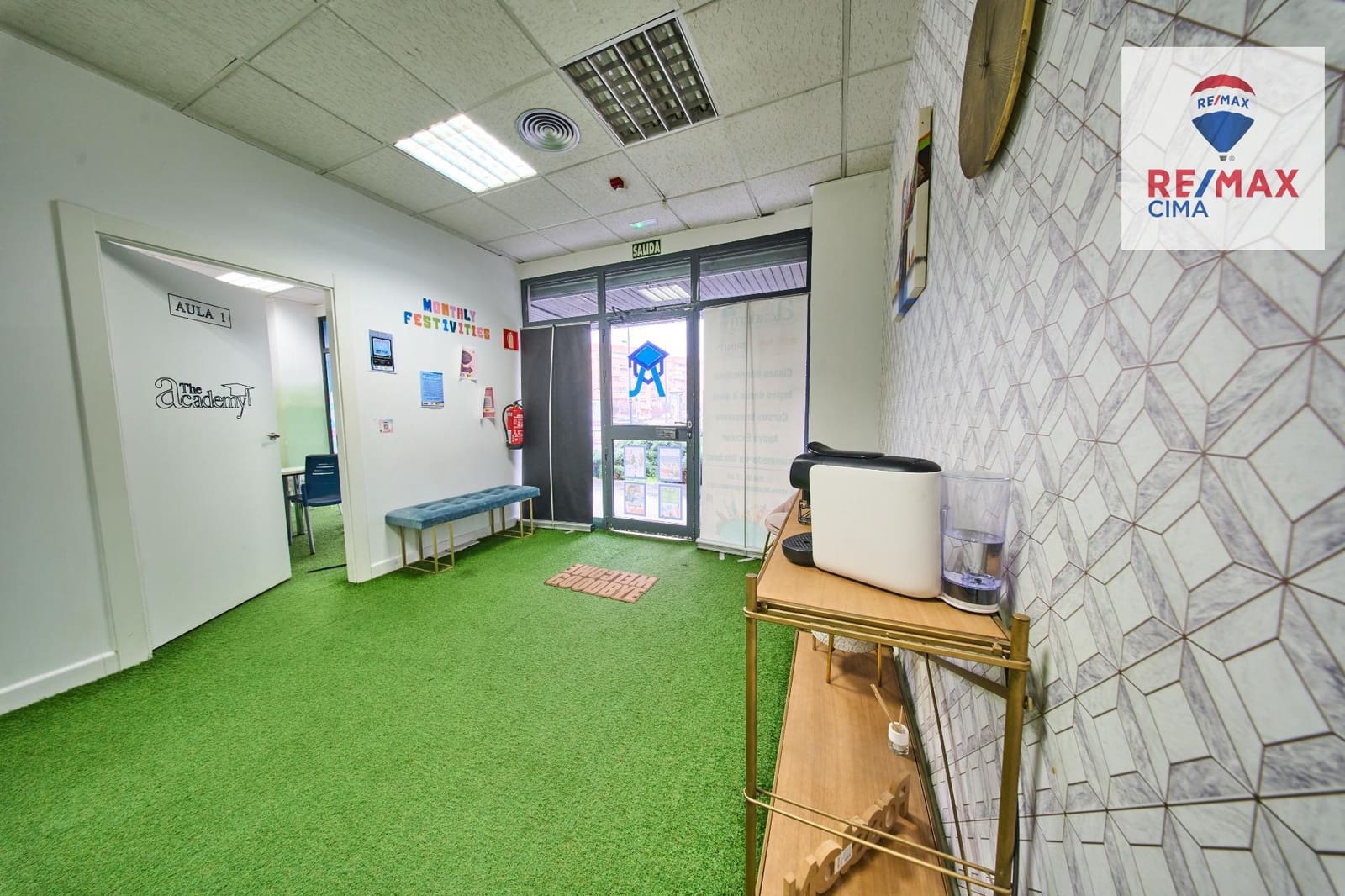 Entreprise à louer à Grenade ville - 1 800 € (Ref: 9674470)