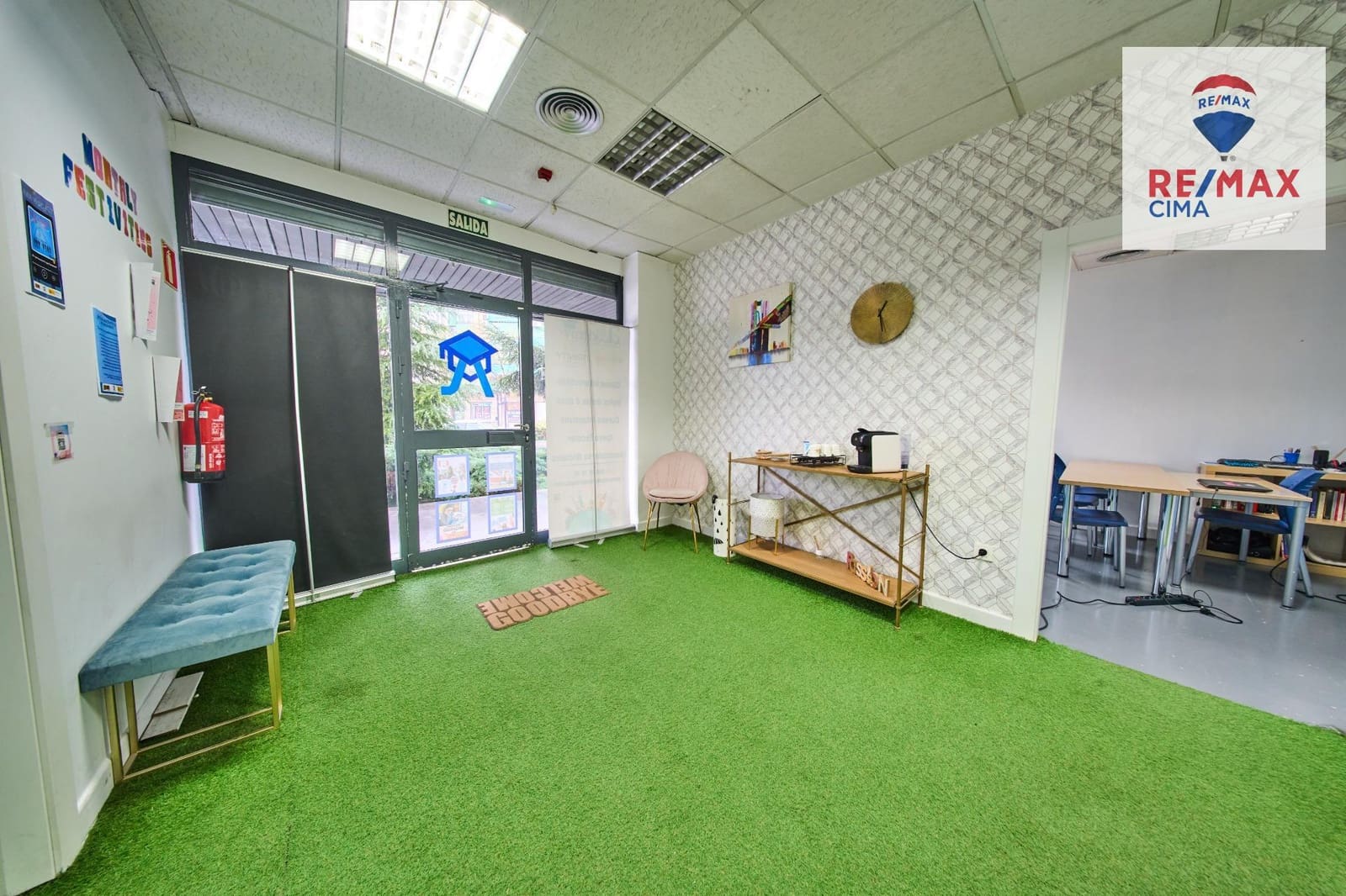 Entreprise à louer à Grenade ville - 1 800 € (Ref: 9674470)