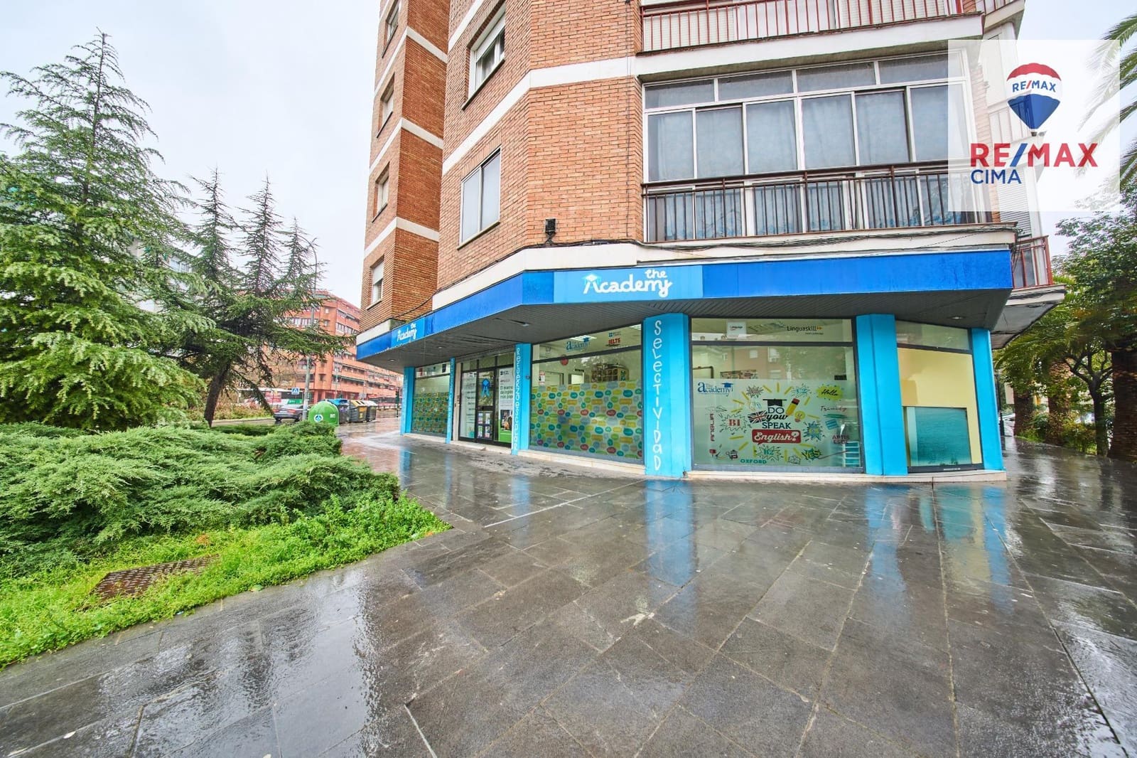 Entreprise à louer à Grenade ville - 1 800 € (Ref: 9674470)