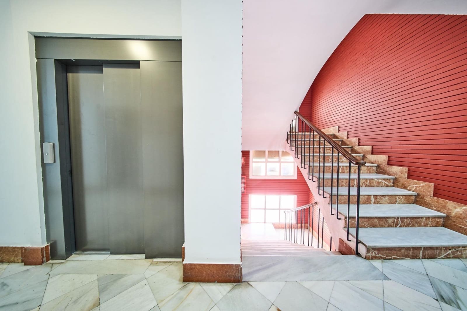 4 slaapkamer Flat te koop in Granada stad - € 449.000 (Ref: 9677629)