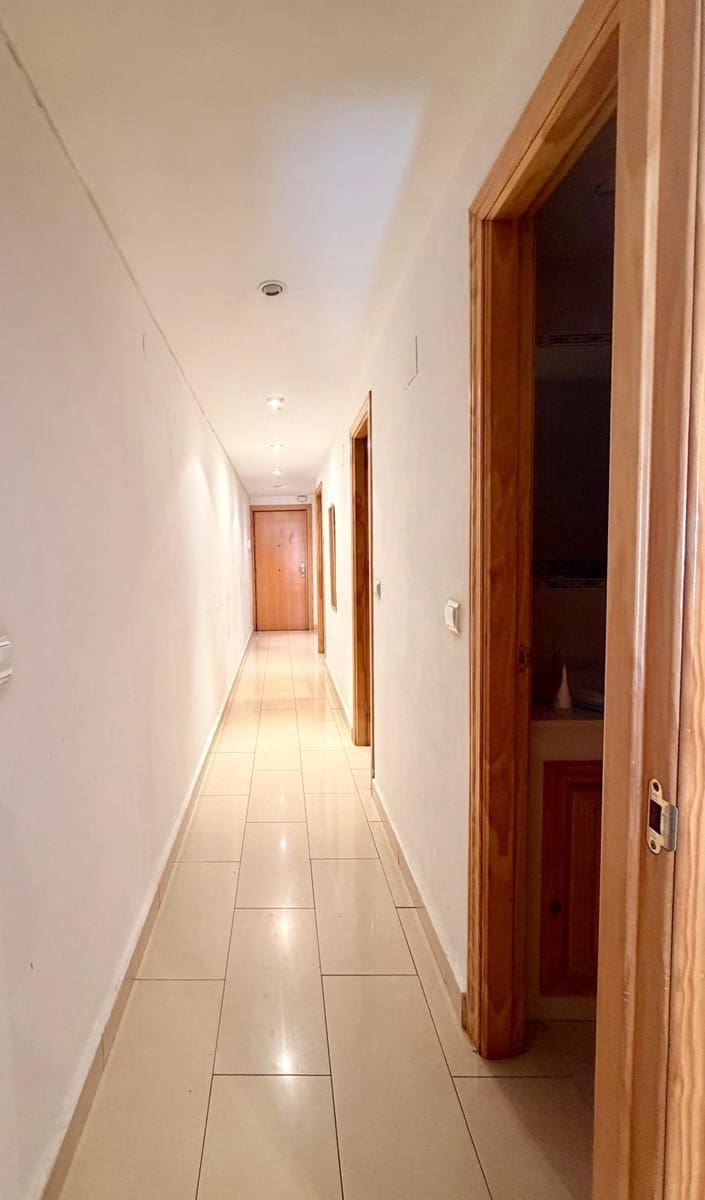 4 bedroom Flat for rent in Granada city - € 1,300 (Ref: 9679993)