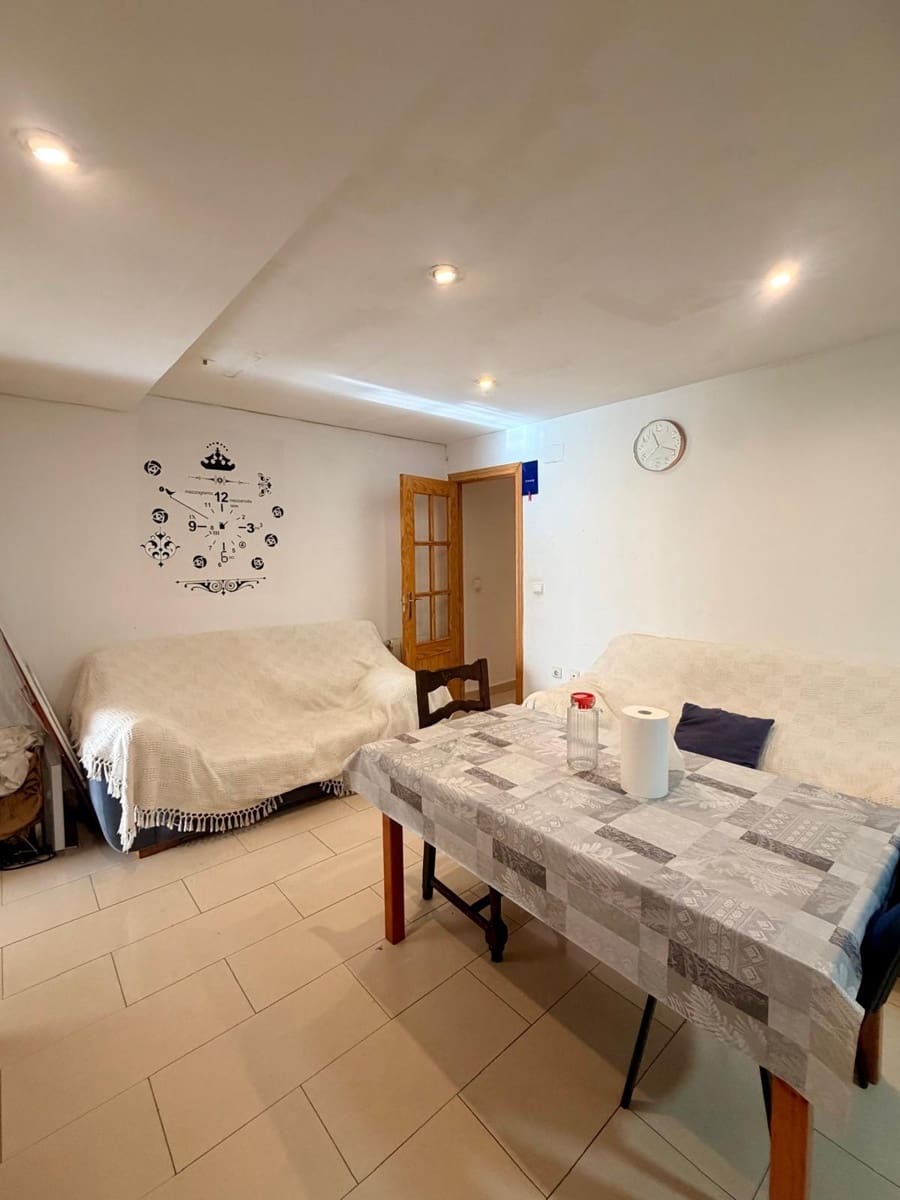 4 bedroom Flat for rent in Granada city - € 1,300 (Ref: 9679993)