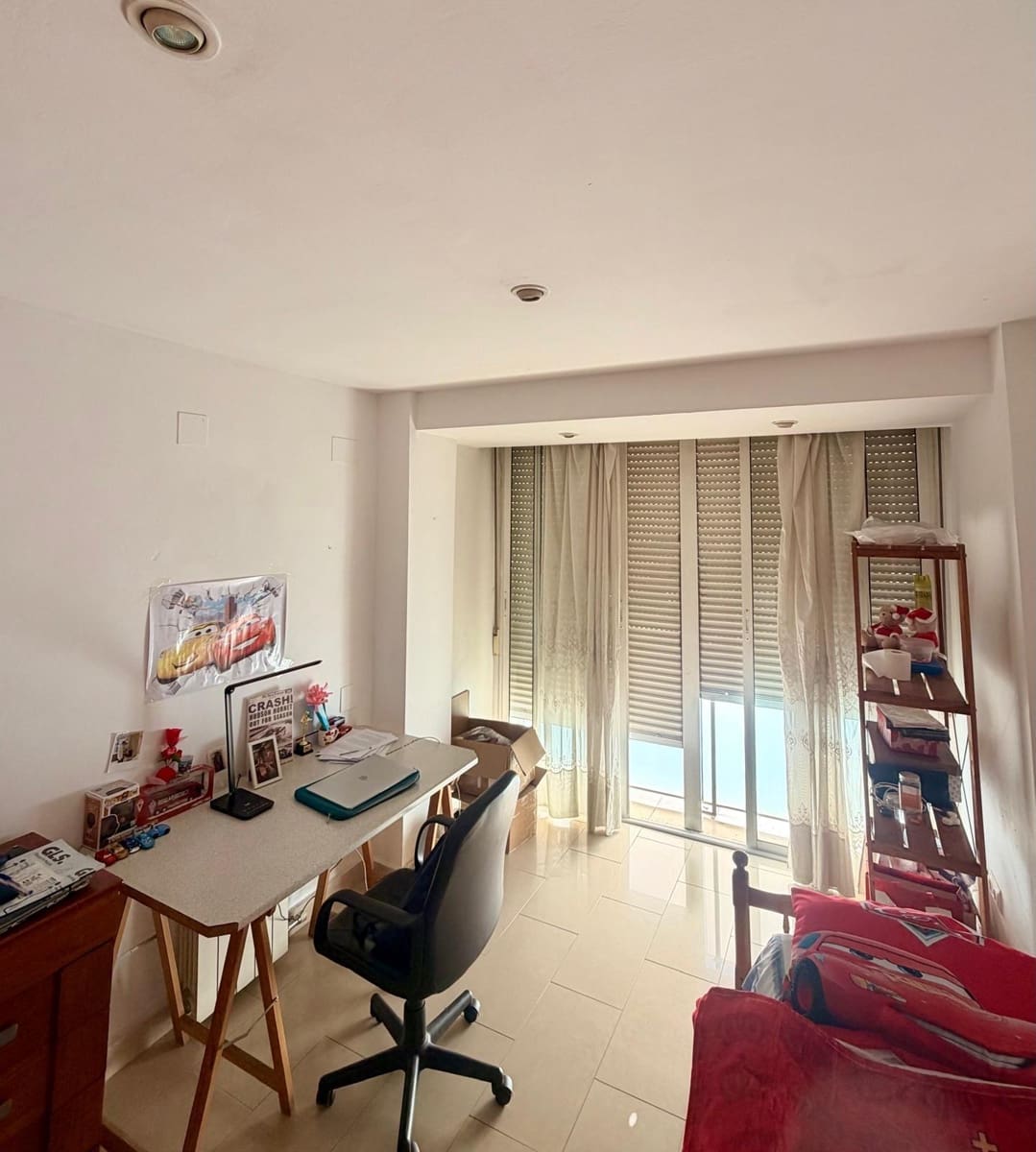 4 bedroom Flat for rent in Granada city - € 1,300 (Ref: 9679993)