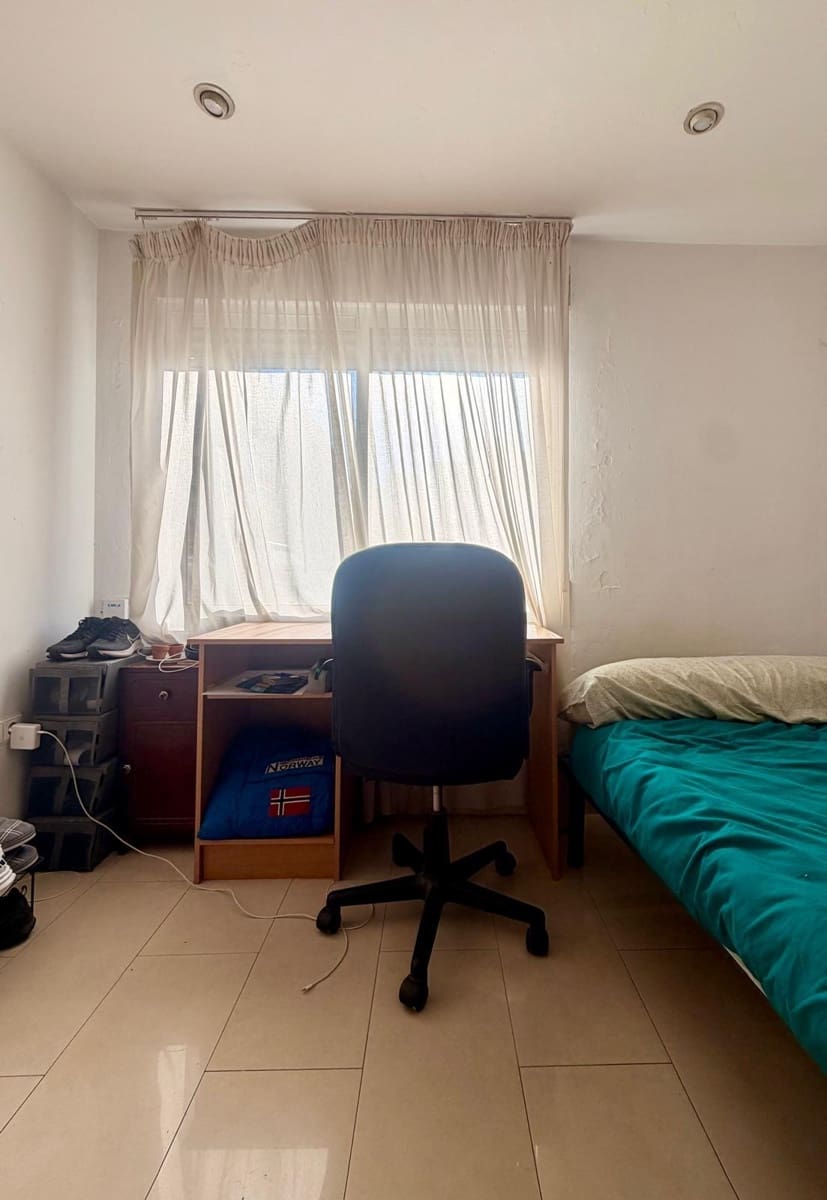 4 bedroom Flat for rent in Granada city - € 1,300 (Ref: 9679993)