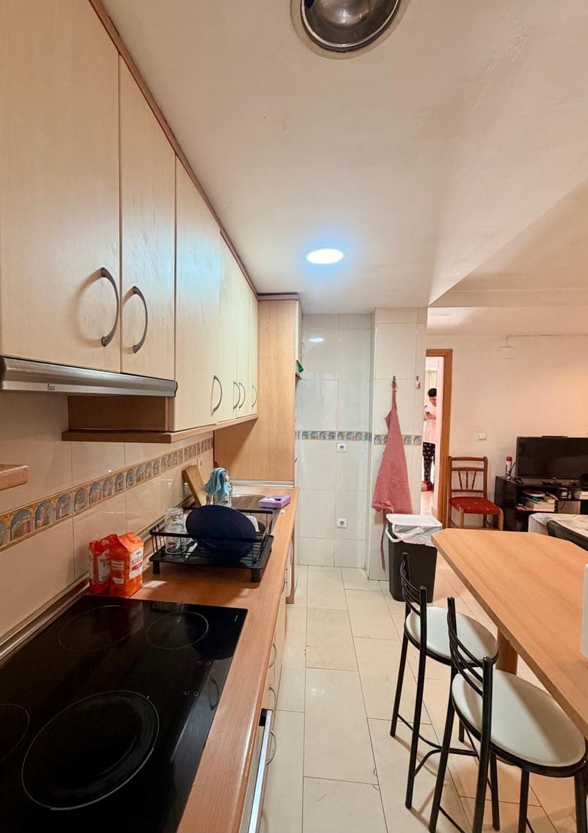 4 bedroom Flat for rent in Granada city - € 1,300 (Ref: 9679993)