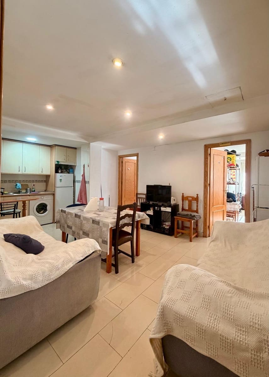 4 bedroom Flat for rent in Granada city - € 1,300 (Ref: 9679993)