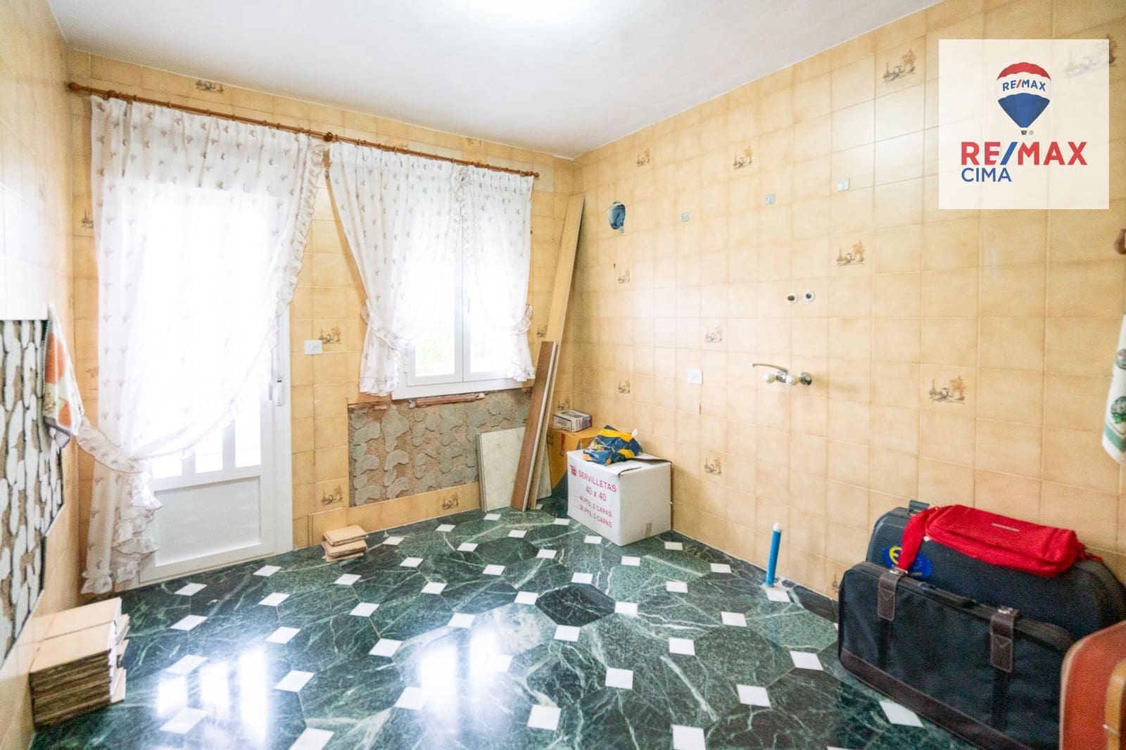 Chalet de 5 habitaciones en Freila en venta con garaje - 210.000 € (Ref: 9682630)