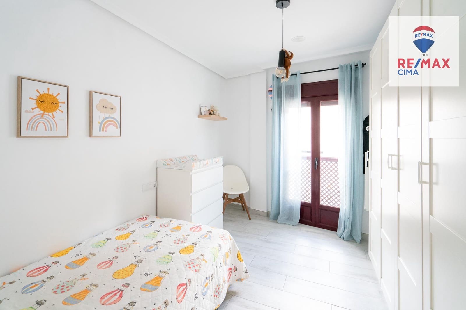 2 sypialnia Mieszkanie na sprzedaż w Baza z garażem - 100 000 € (Ref: 9682631)