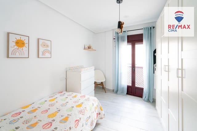 2 sypialnia Mieszkanie na sprzedaż w Baza z garażem - 100 000 € (Ref: 9682631)