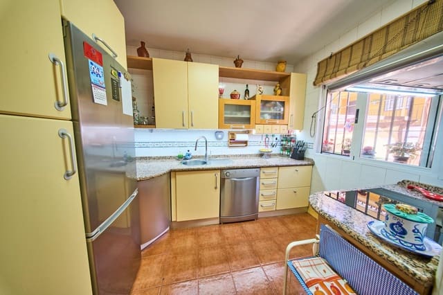 3 chambre Villa/Maison Mitoyenne à vendre à La Zubia avec garage - 237 000 € (Ref: 9696299)
