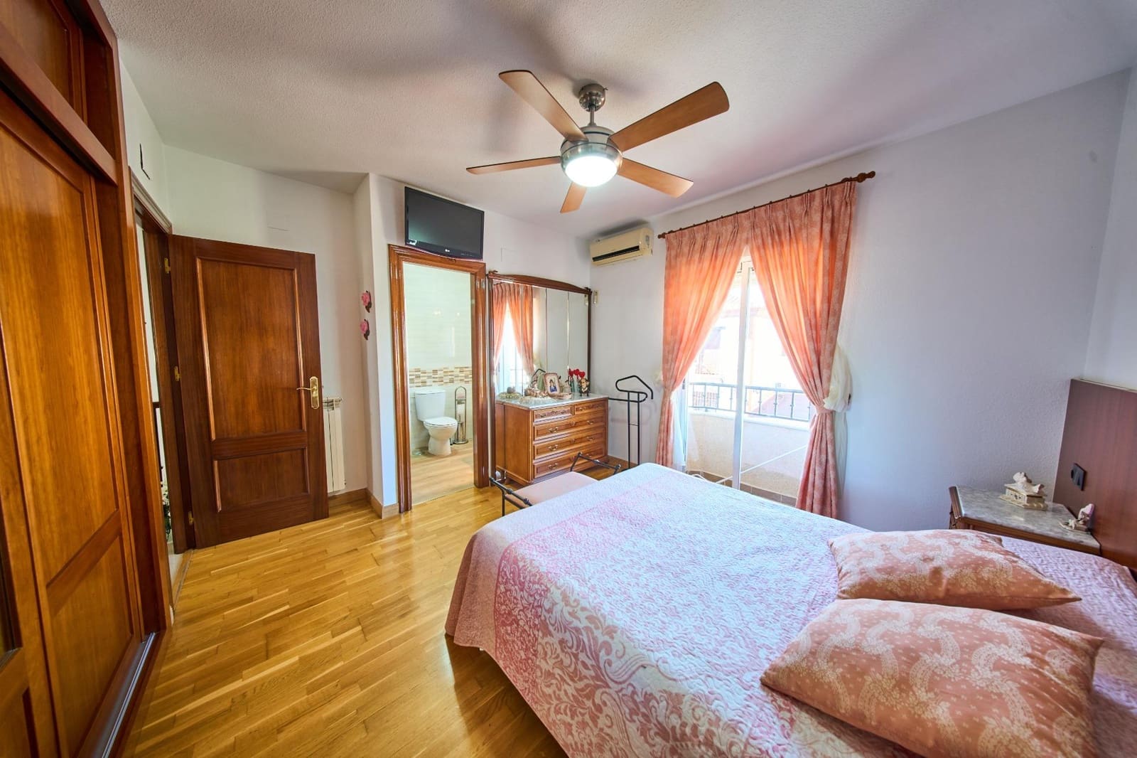 3 bedroom Terraced Villa for sale in La Zubia with garage - € 237,000 (Ref: 9696299)