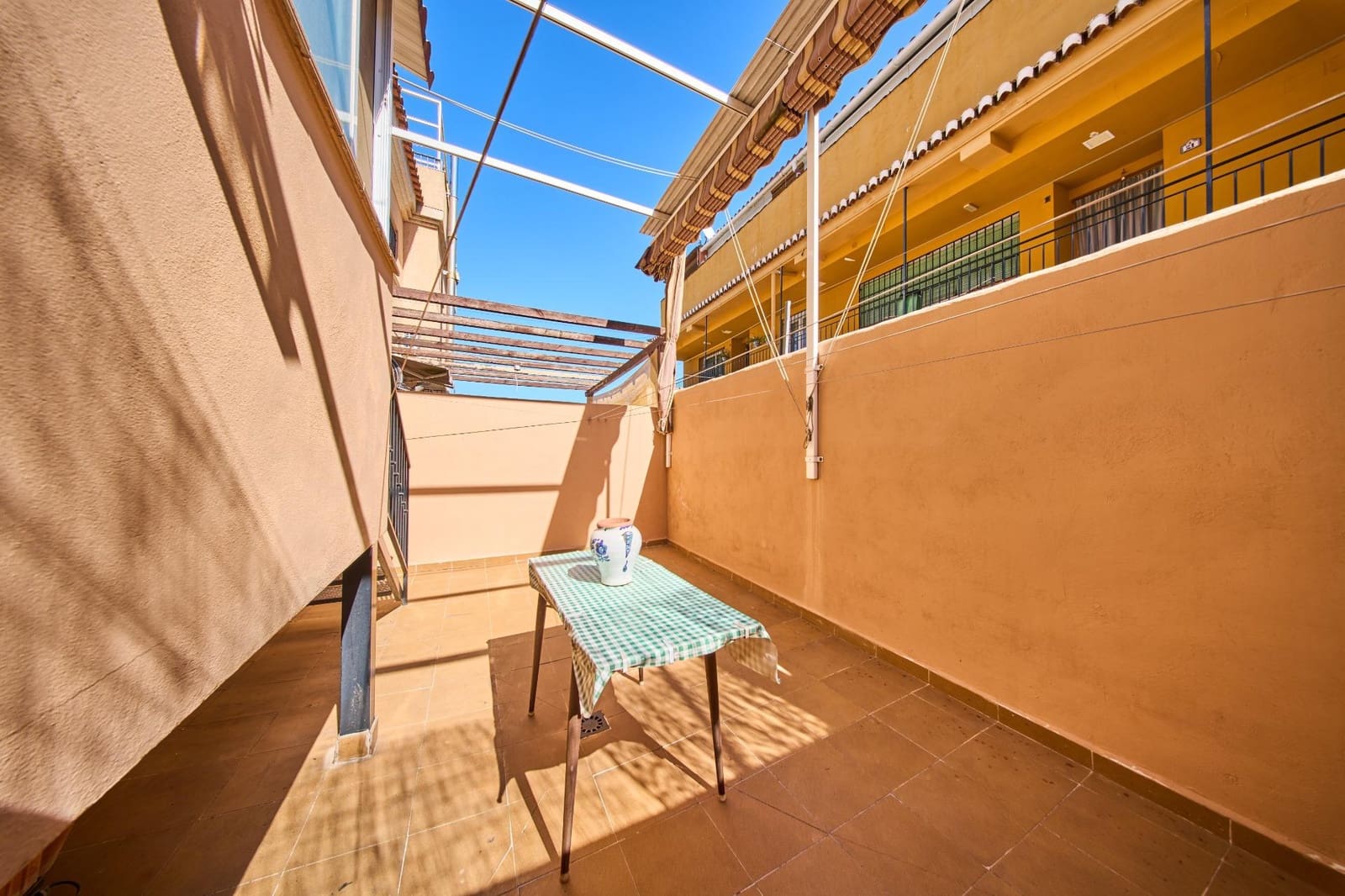 3 bedroom Terraced Villa for sale in La Zubia with garage - € 237,000 (Ref: 9696299)