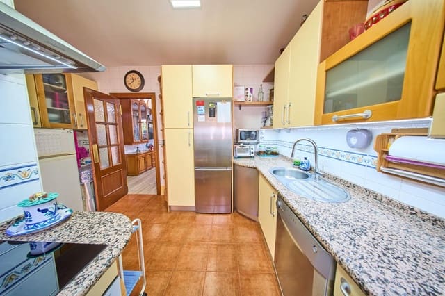 3 chambre Villa/Maison Mitoyenne à vendre à La Zubia avec garage - 237 000 € (Ref: 9696299)