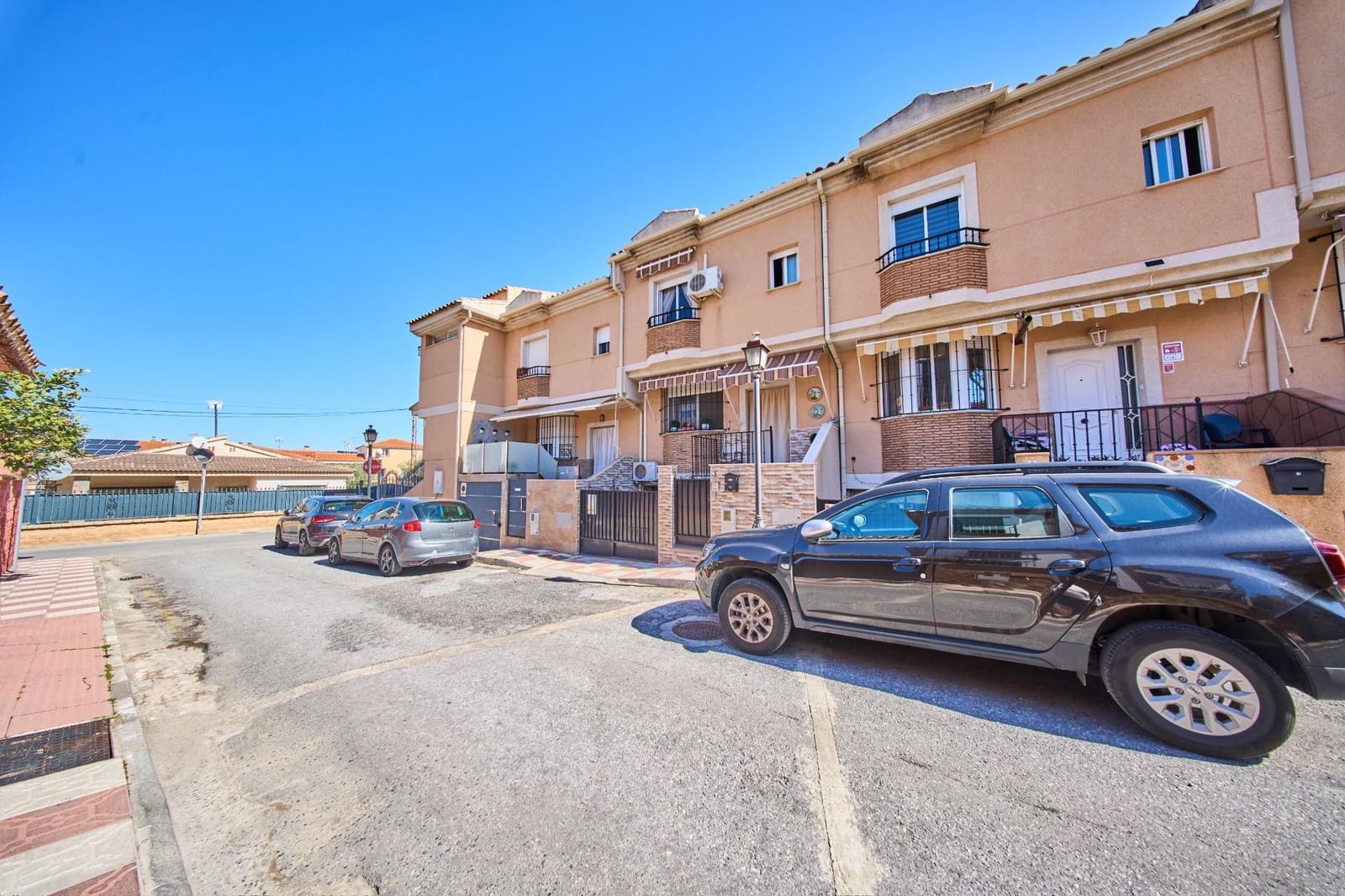 3 bedroom Terraced Villa for sale in La Zubia with garage - € 237,000 (Ref: 9696299)