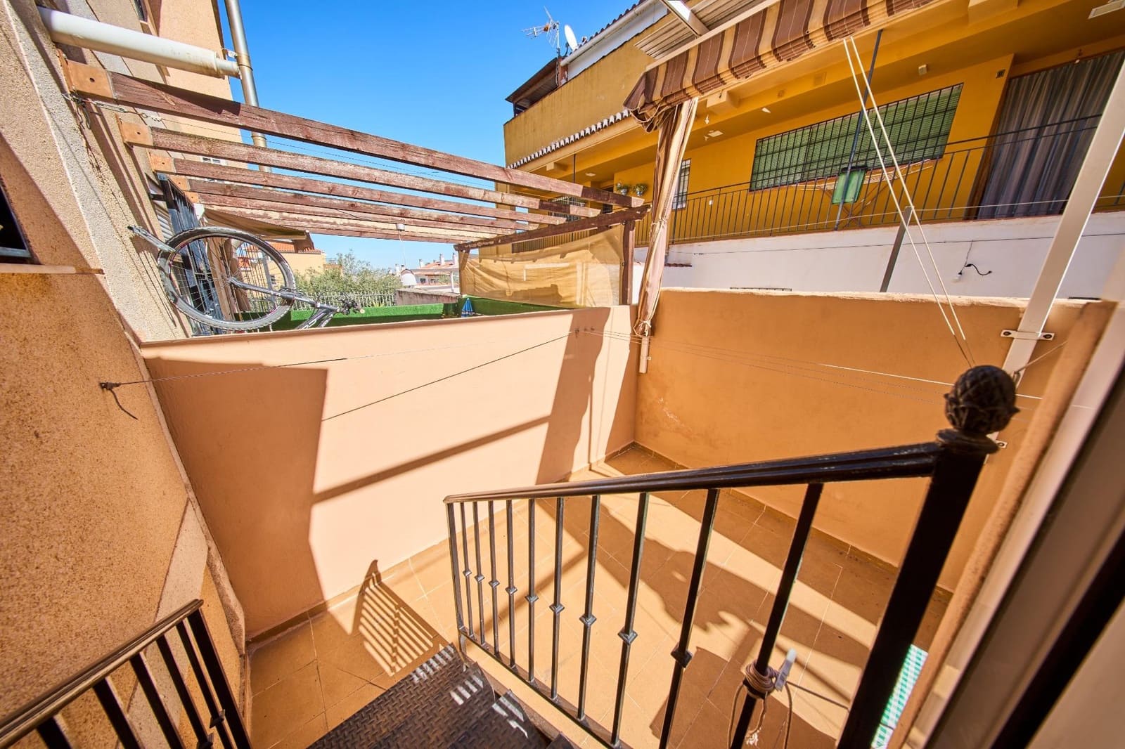 3 bedroom Terraced Villa for sale in La Zubia with garage - € 237,000 (Ref: 9696299)