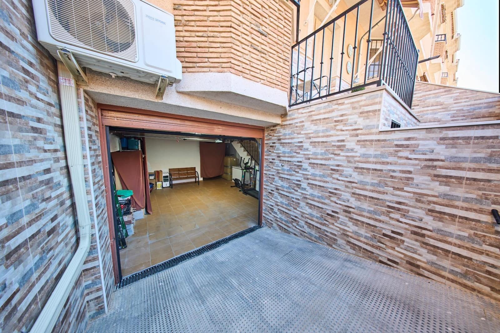 3 bedroom Terraced Villa for sale in La Zubia with garage - € 237,000 (Ref: 9696299)