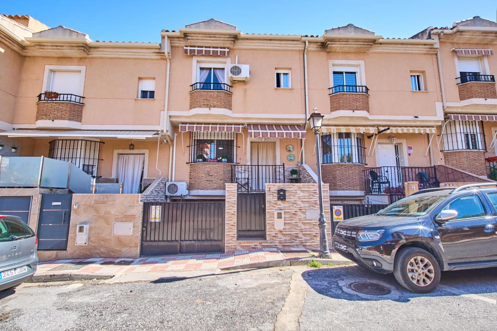3 bedroom Terraced Villa for sale in La Zubia with garage - € 237,000 (Ref: 9696299)