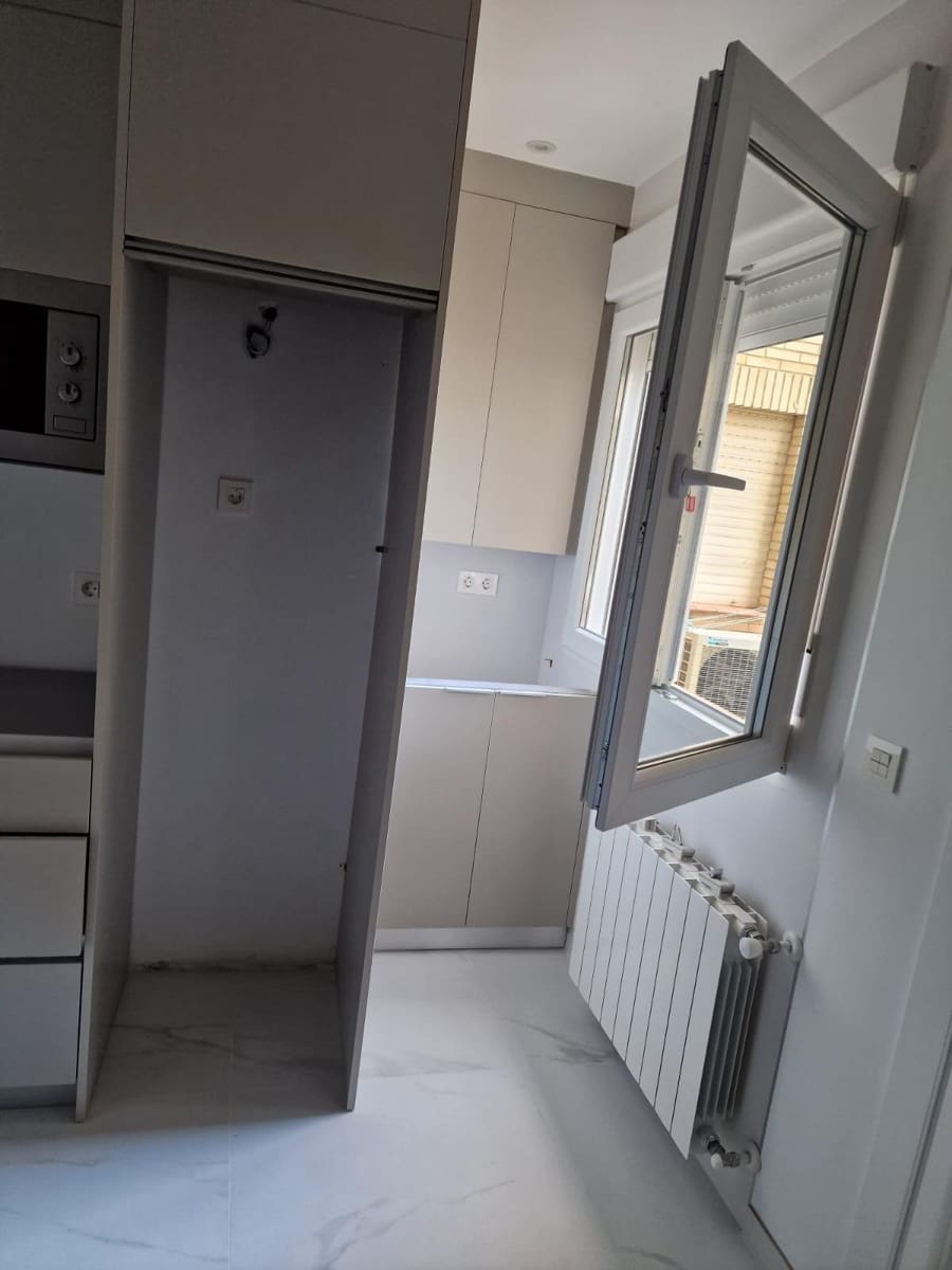 1 sovrum Lägenhet att hyra i Granada stad - 800 € (Ref: 9696300)