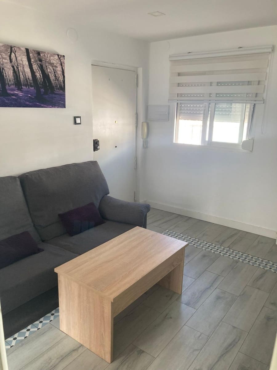 1 bedroom Penthouse for rent in Granada city - € 600 (Ref: 9698952)