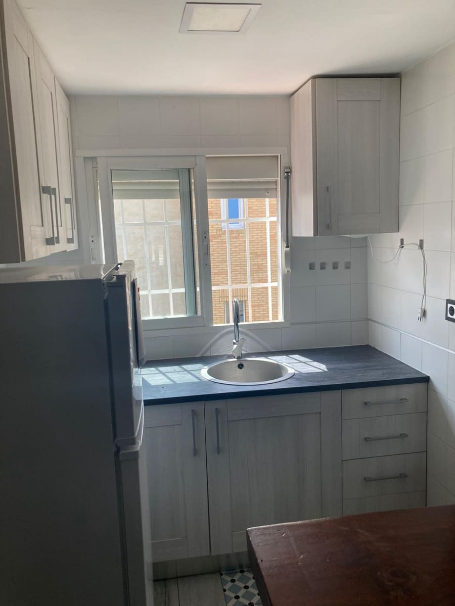 1 bedroom Penthouse for rent in Granada city - € 600 (Ref: 9698952)