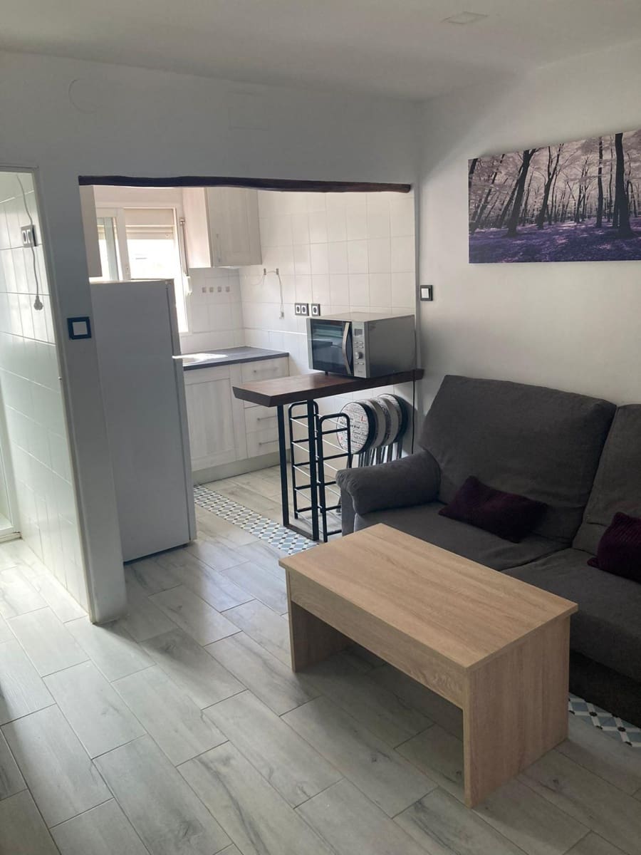 1 bedroom Penthouse for rent in Granada city - € 600 (Ref: 9698952)