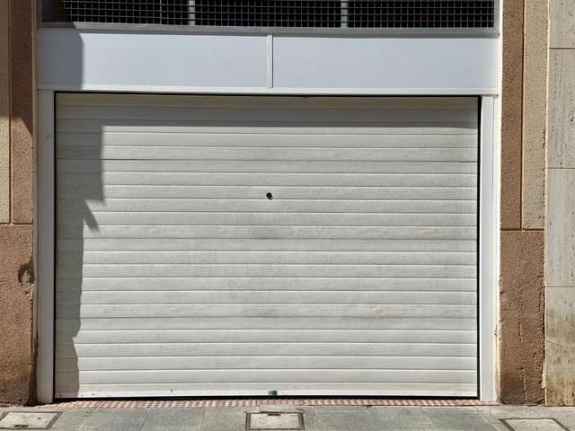 Garage til salg i Roquetas de Mar - € 19.000 (Ref: 9702117)