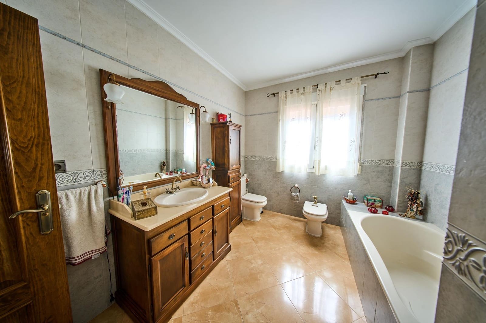 5 makuuhuone Huvila myytävänä paikassa Illora - 420 000 € (Ref: 9715114)