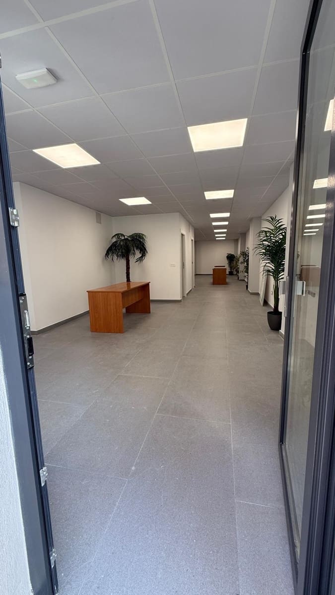 Commercial for rent in Las Gabias - € 950 (Ref: 9715115)