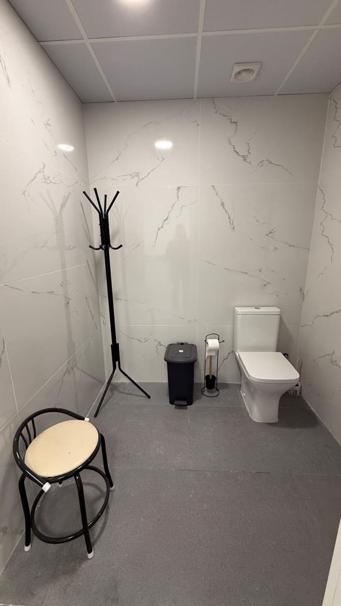 Commercial for rent in Las Gabias - € 950 (Ref: 9715115)