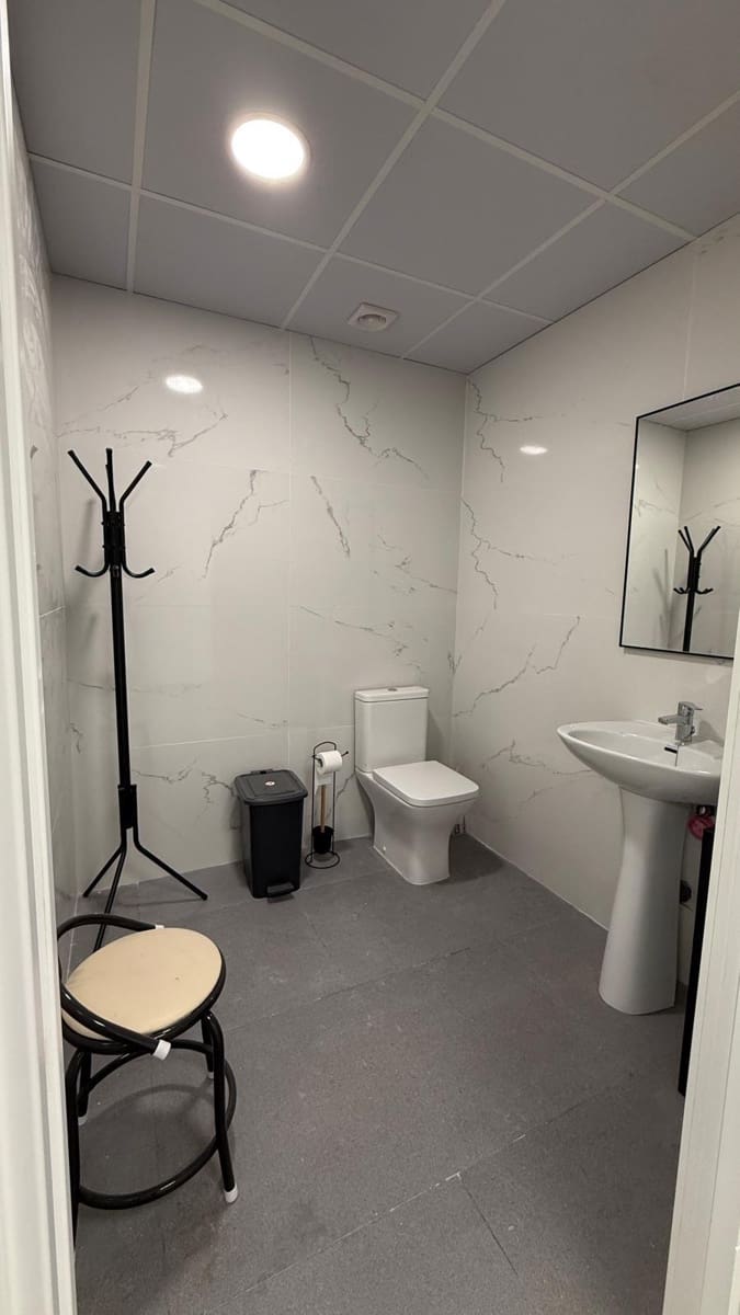 Commercial for rent in Las Gabias - € 950 (Ref: 9715115)