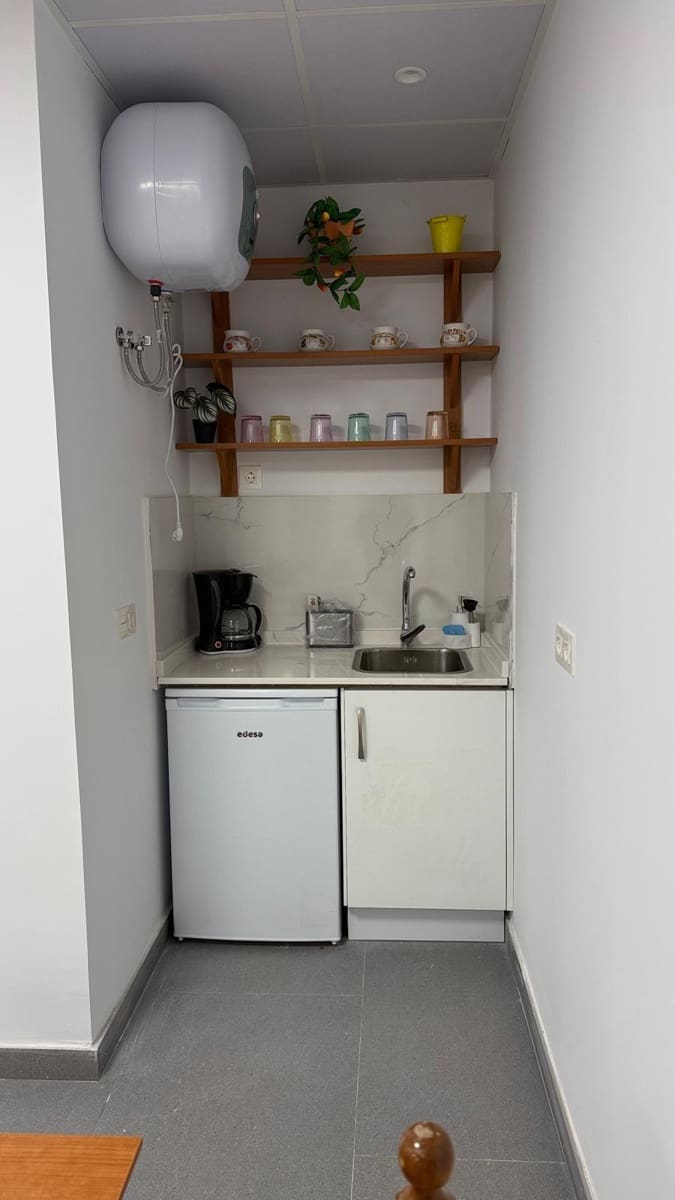 Commercial for rent in Las Gabias - € 950 (Ref: 9715115)