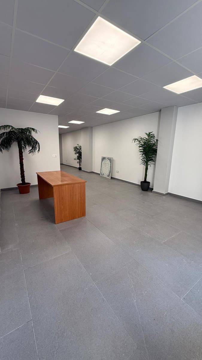Commercial for rent in Las Gabias - € 950 (Ref: 9715115)